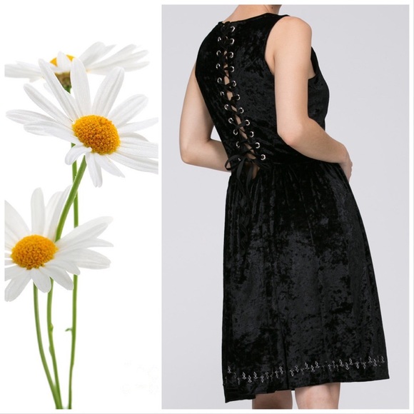 POL Kari Corset Bodice Velvet Dress - Picture 4 of 8